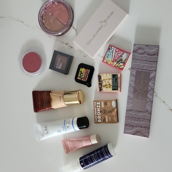 Makeup Bundle - Picture 1 of 5